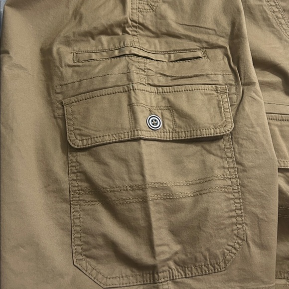 Iron Co. Men's Tan Stretch Cargo Shorts. Size 38 NWT - Picture 3 of 4